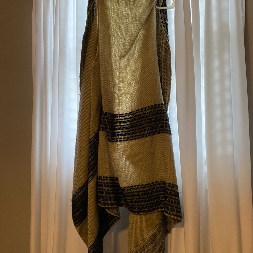 Neutral vest one size NWT